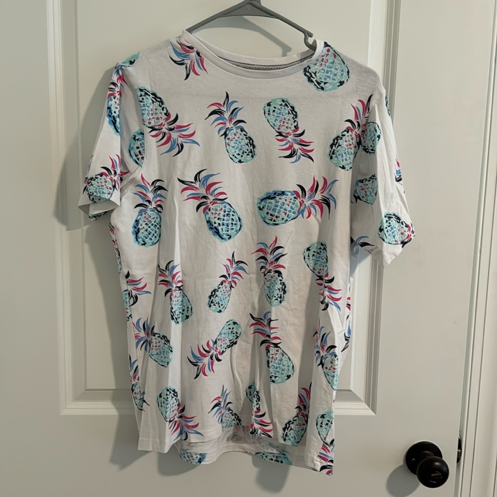 White tshirt with pineapple pattern